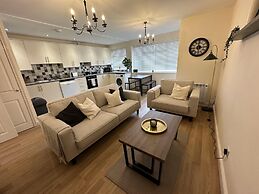 Charming 2-bed Apartment in Danbury, Essex