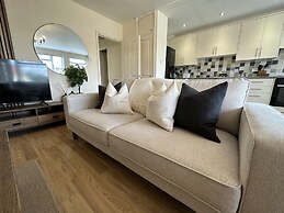 Charming 2-bed Apartment in Danbury, Essex