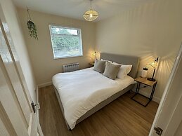 Charming 2-bed Apartment in Danbury, Essex