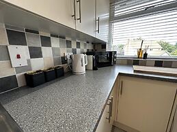 Charming 2-bed Apartment in Danbury, Essex