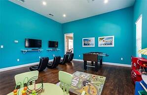 Disney Vacation Beautiful 4 Bd Home 4 Bedroom Home by RedAwning