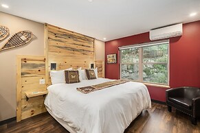Solitude Fern Lake 202 - Estes Park 1 Bedroom Studio by RedAwning
