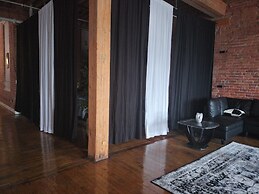 Downtown Detroit Loft - Fully equipped & Absolutely Gorgeous theme by 