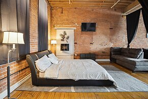 Downtown Detroit Loft - Fully equipped & Absolutely Gorgeous theme by 