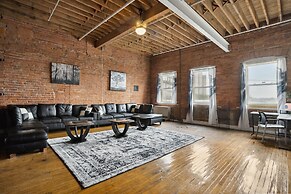 Downtown Detroit Loft - Fully equipped & Absolutely Gorgeous theme by 