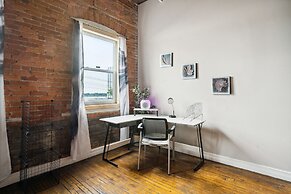 Downtown Detroit Loft - Fully equipped & Absolutely Gorgeous theme by 