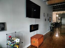 Downtown Detroit Loft - Fully equipped & Absolutely Gorgeous theme by 