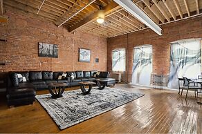 FULLY EQUIPPED FOR THE 2024 NFL DRAFT!!! - Downtown Detroit Loft by Re