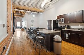 Downtown Detroit Loft - Fully equipped & Absolutely Gorgeous theme by 