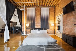 Downtown Detroit Loft - Fully equipped & Absolutely Gorgeous theme by 
