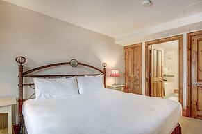 1BR Plus Den, Heart of Beaver Creek Village 1 Bedroom Condo by Redawni