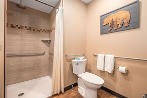 Solitude Bear Room Ada 103 - Estes Park 1 Bedroom Studio by RedAwning