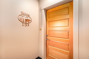 Solitude Bear Room Ada 103 - Estes Park 1 Bedroom Studio by RedAwning