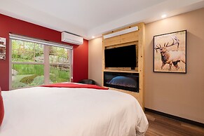 Solitude Elk Room 101 - Estes Park 1 Bedroom Studio by RedAwning