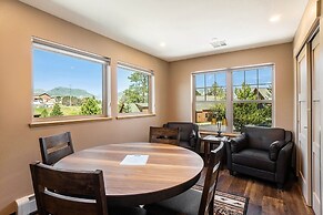 Solitude Elk Room 101 - Estes Park 1 Bedroom Studio by RedAwning