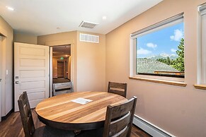 Solitude Elk Room 101 - Estes Park 1 Bedroom Studio by RedAwning