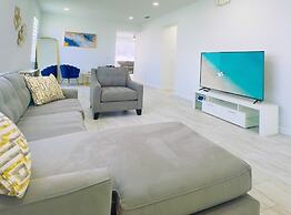 Luxury 4bd Home Near Disney W/pool 4 Bedroom Home by RedAwning