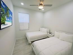 Luxury 4bd Home Near Disney W/pool 4 Bedroom Home by RedAwning