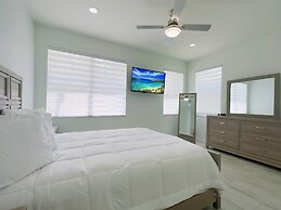 Luxury 4bd Home Near Disney W/pool 4 Bedroom Home by RedAwning