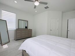 Luxury 4bd Home Near Disney W/pool 4 Bedroom Home by RedAwning