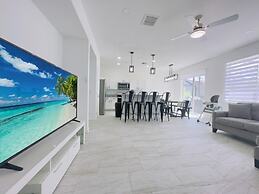 Luxury 4bd Home Near Disney W/pool 4 Bedroom Home by RedAwning