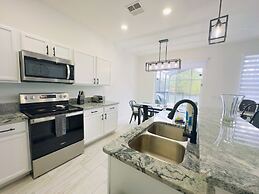 Luxury 4bd Home Near Disney W/pool 4 Bedroom Home by RedAwning