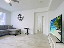 Luxury 4bd Home Near Disney W/pool 4 Bedroom Home by RedAwning