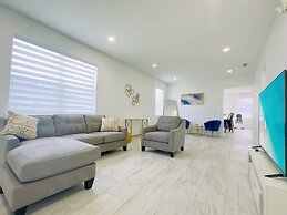 Luxury 4bd Home Near Disney W/pool 4 Bedroom Home by RedAwning