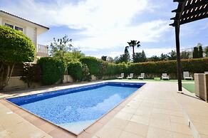 Beautiful 4 Bed Villa in Ayia Napa, Nissi Beach