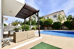 Beautiful 4 Bed Villa in Ayia Napa, Nissi Beach