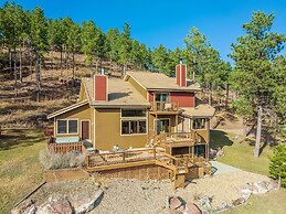 Peaceful Pines 5 BR Home with Jacuzzi