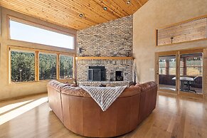 Peaceful Pines 5 BR Home with Jacuzzi