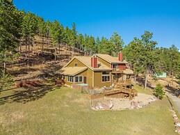 Peaceful Pines 5 BR Home with Jacuzzi