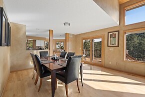 Peaceful Pines 5 BR Home with Jacuzzi