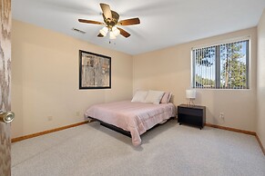 Peaceful Pines 5 BR Home with Jacuzzi