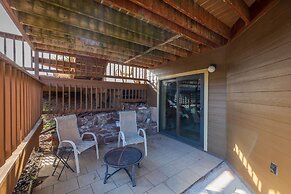 Peaceful Pines 5 BR Home with Jacuzzi