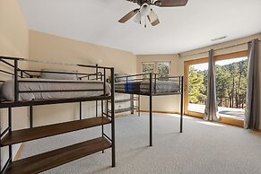 Peaceful Pines 5 BR Home with Jacuzzi