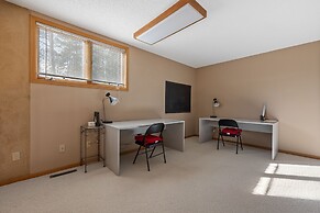 Peaceful Pines 5 BR Home with Jacuzzi