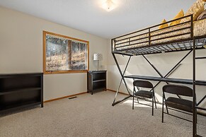 Peaceful Pines 5 BR Home with Jacuzzi