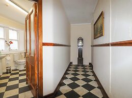 Rob Roy Apartment