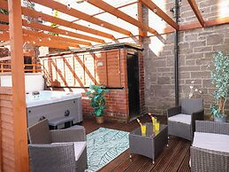Rob Roy Apartment