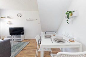 Lovely 2-bed House in Kent - Parking Available