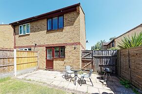Lovely 2-bed House in Kent - Parking Available