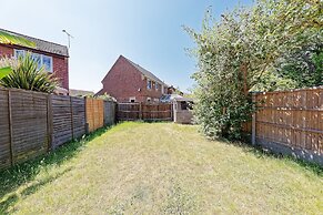 Lovely 2-bed House in Kent - Parking Available