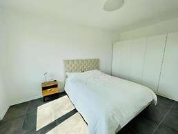 Large 1 bedroom with Terrace & Parking