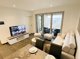 Luxury Flat with Parking & Large Terrace