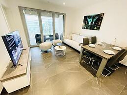 Luxury Flat with Parking & Large Terrace