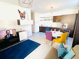 Large Studio in Center with Terrace