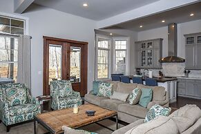 Biltmore Chalet by Taylor Made Deep Creek