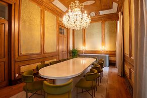 Lilases Boutique House & Garden